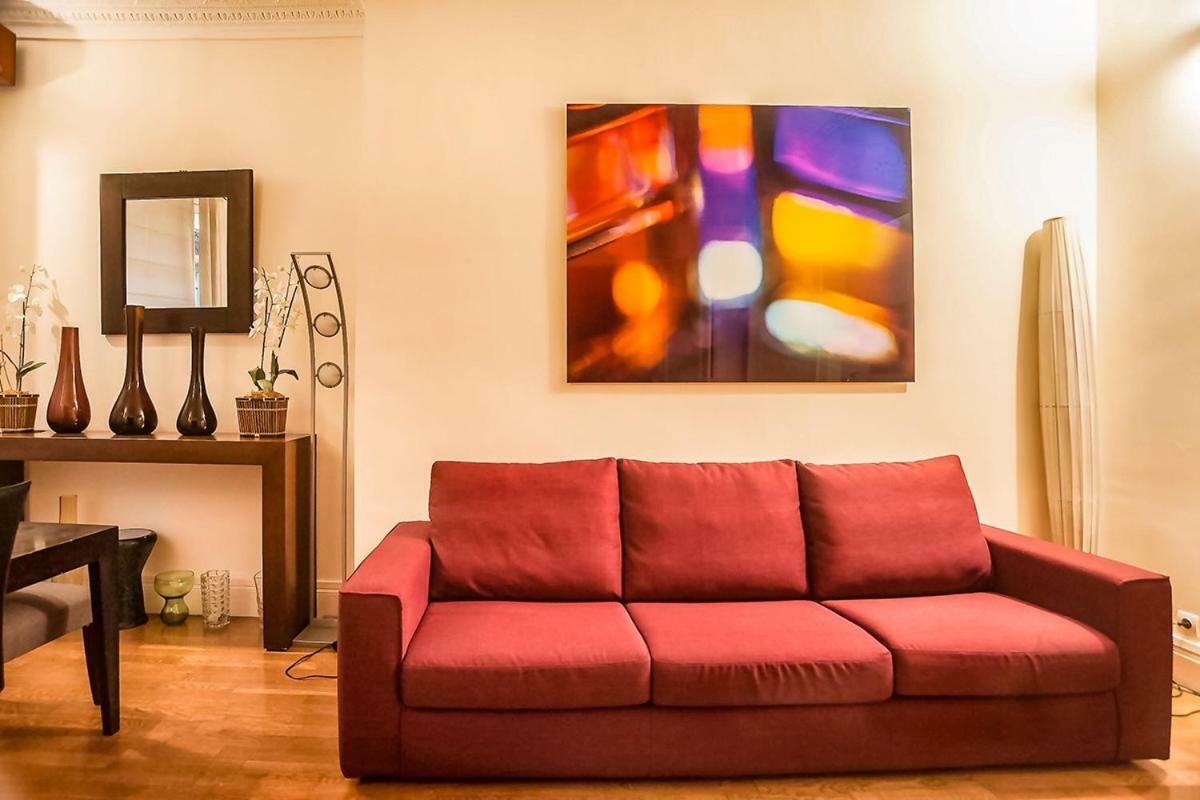 Apartment Rue Arsene Houssaye In Paris