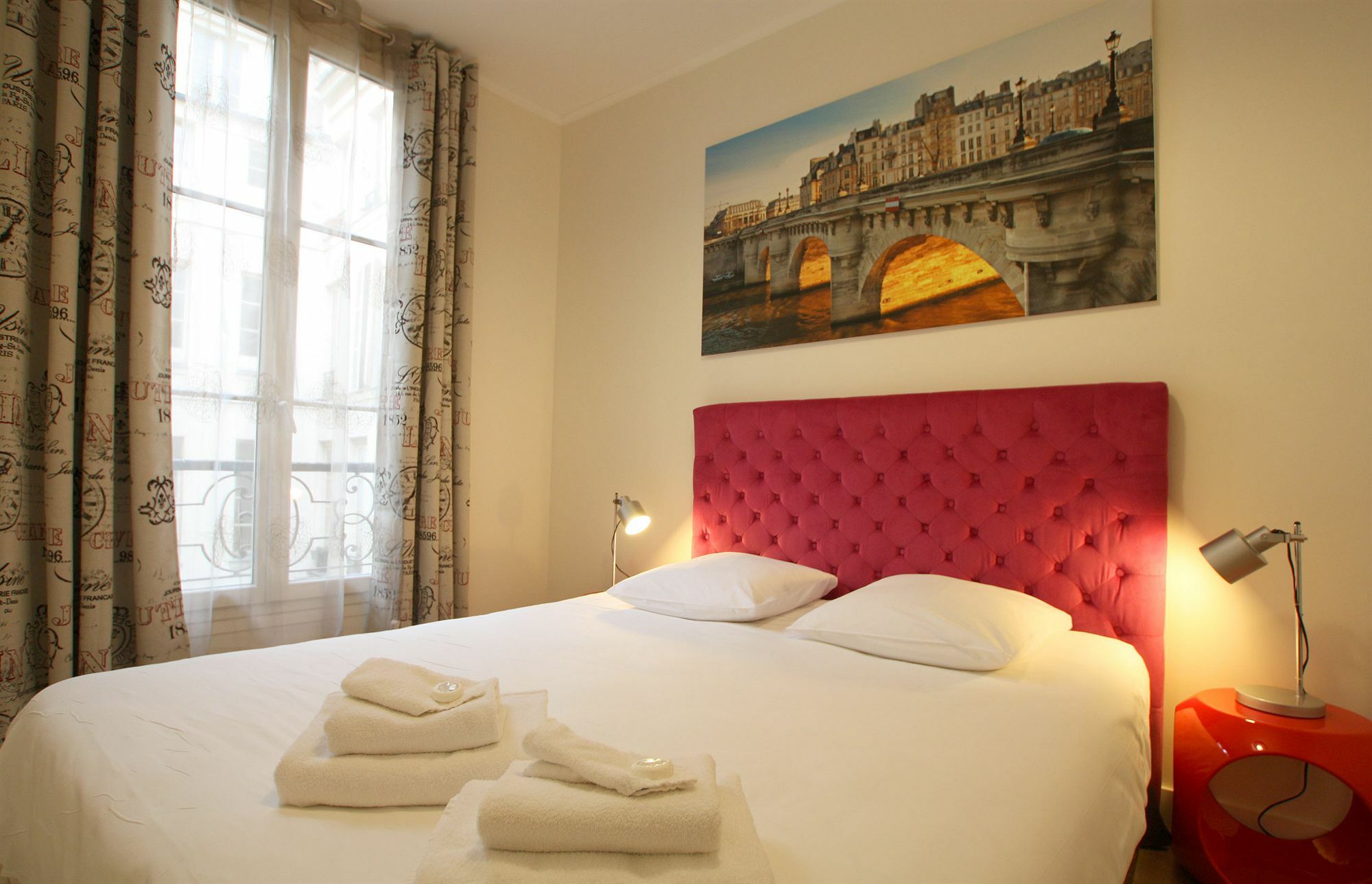 Hotel Centre - At 2*