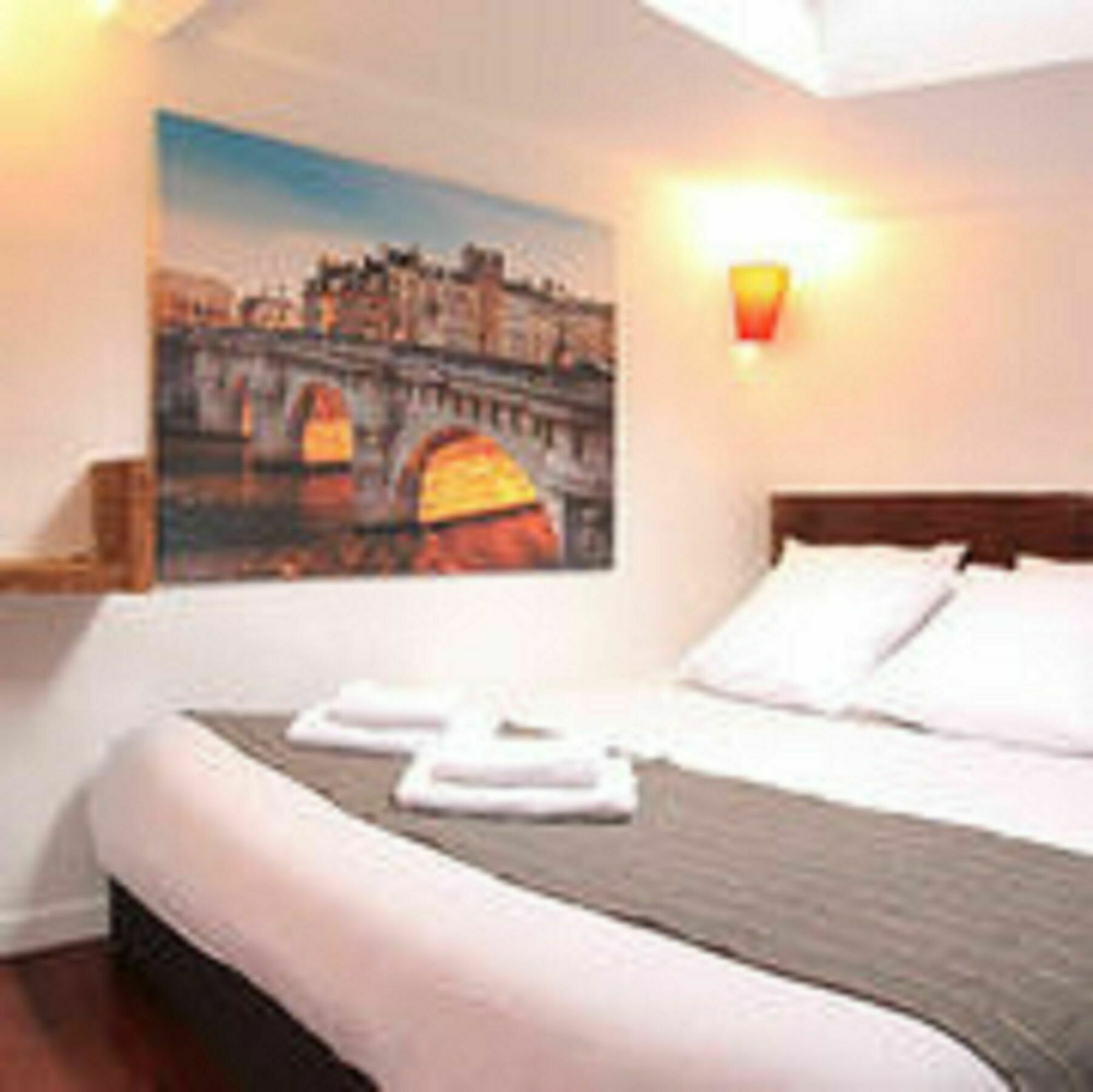 Hotel Centre - At 2*