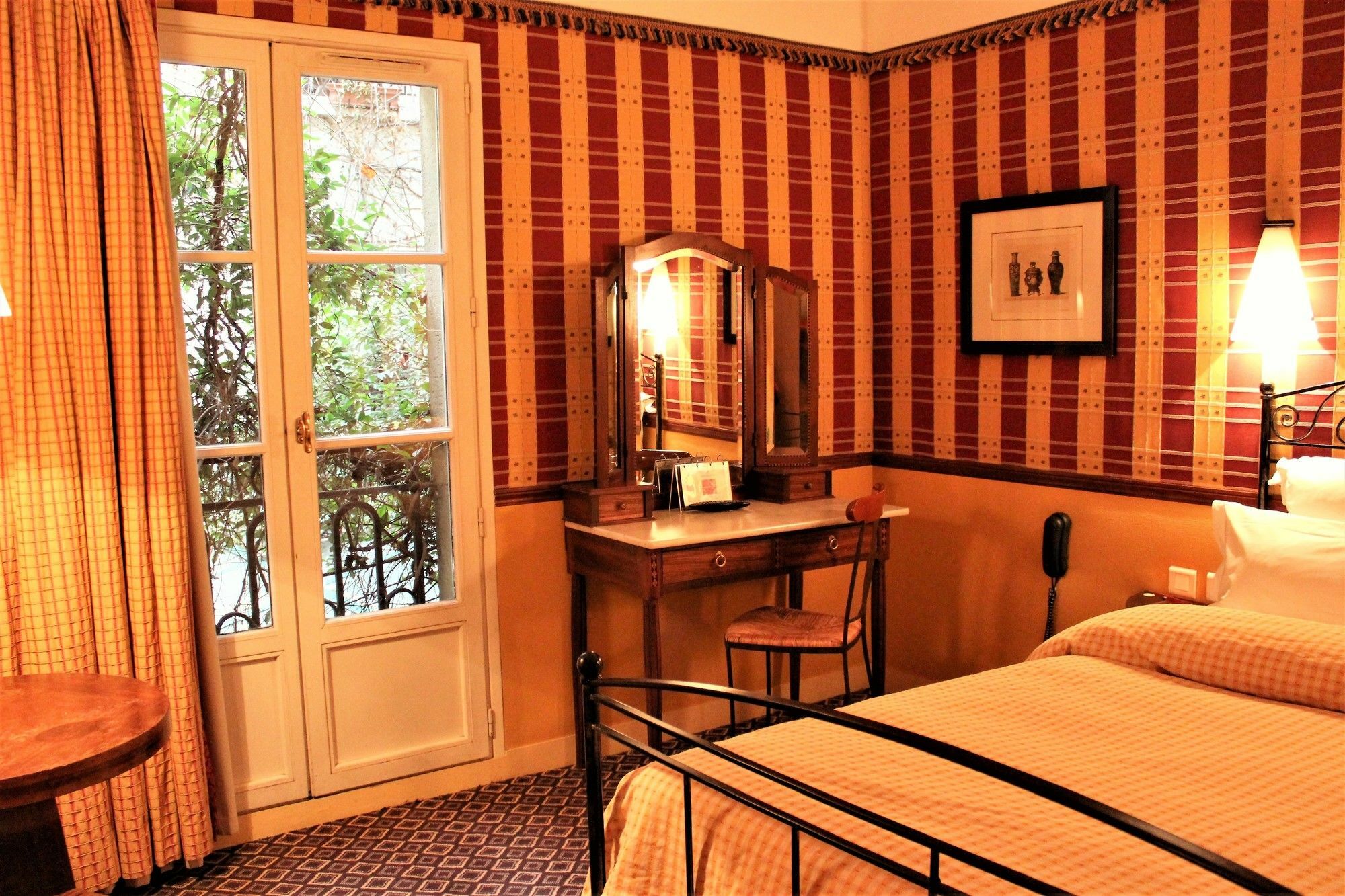 Le Relais Saint Sulpice Hotel 4*