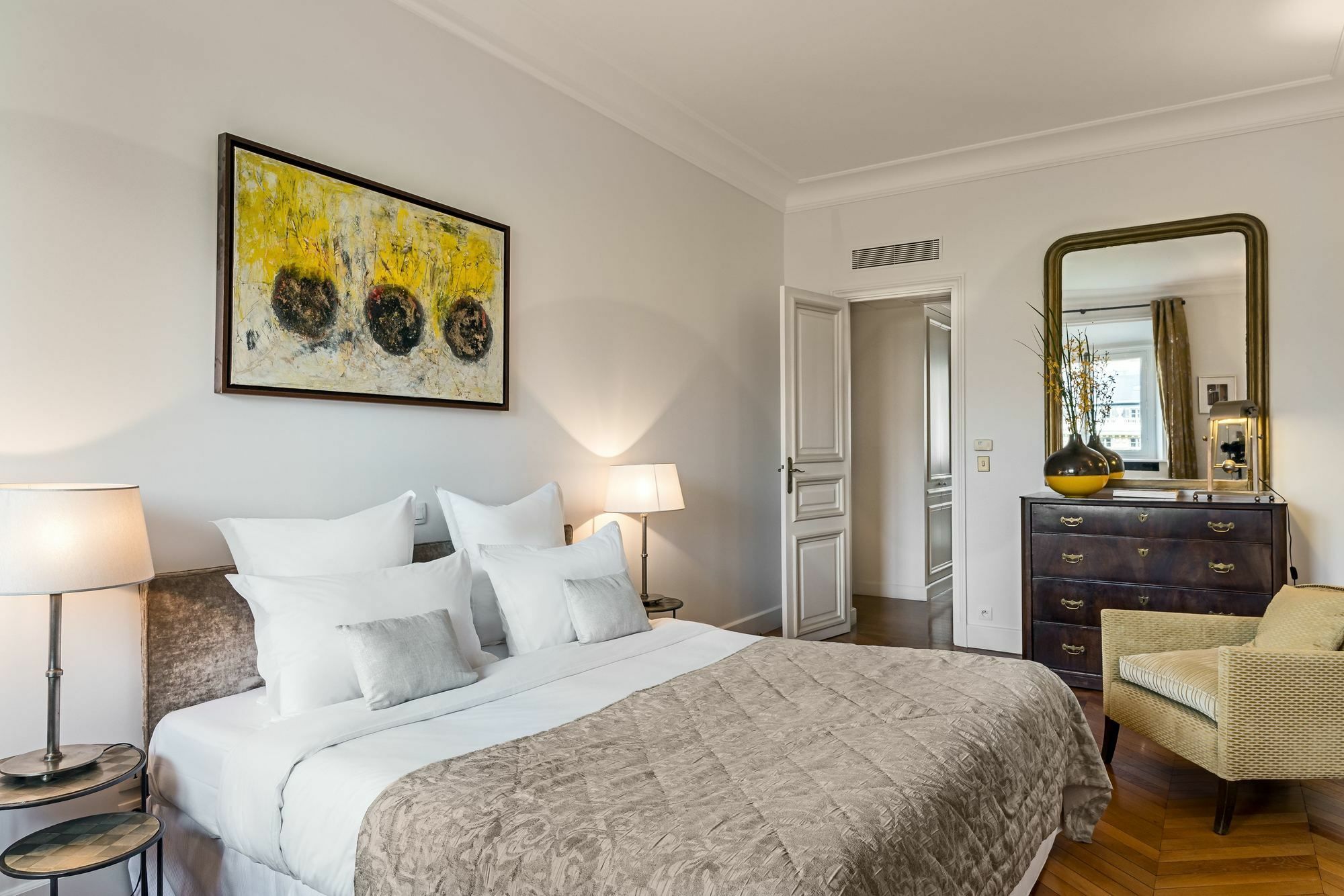 Palais Petit - Two Bedroom Apartment Paris