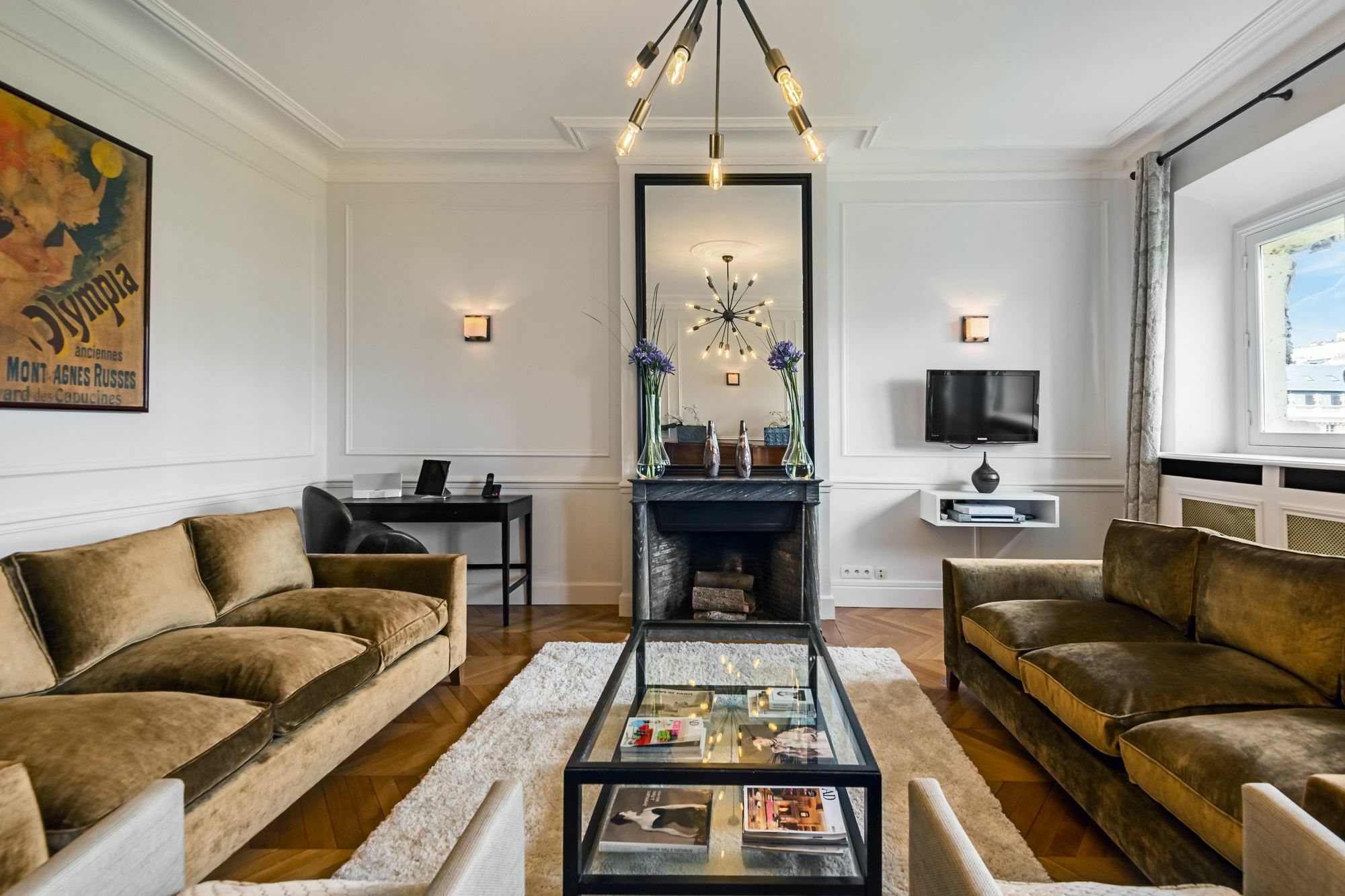 Palais Petit - Two Bedroom Apartment Paris