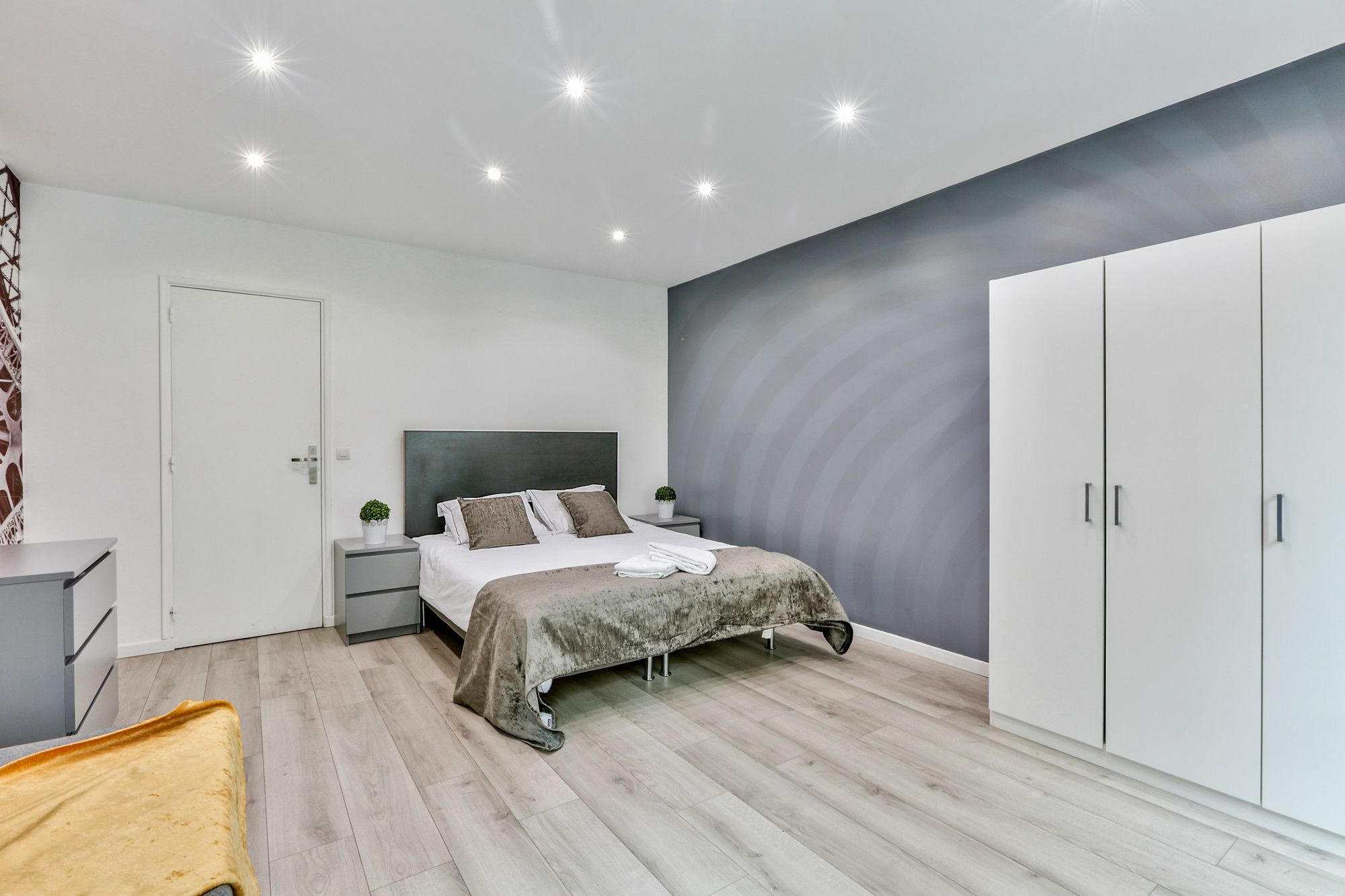 03 - Flat In Montorgueil