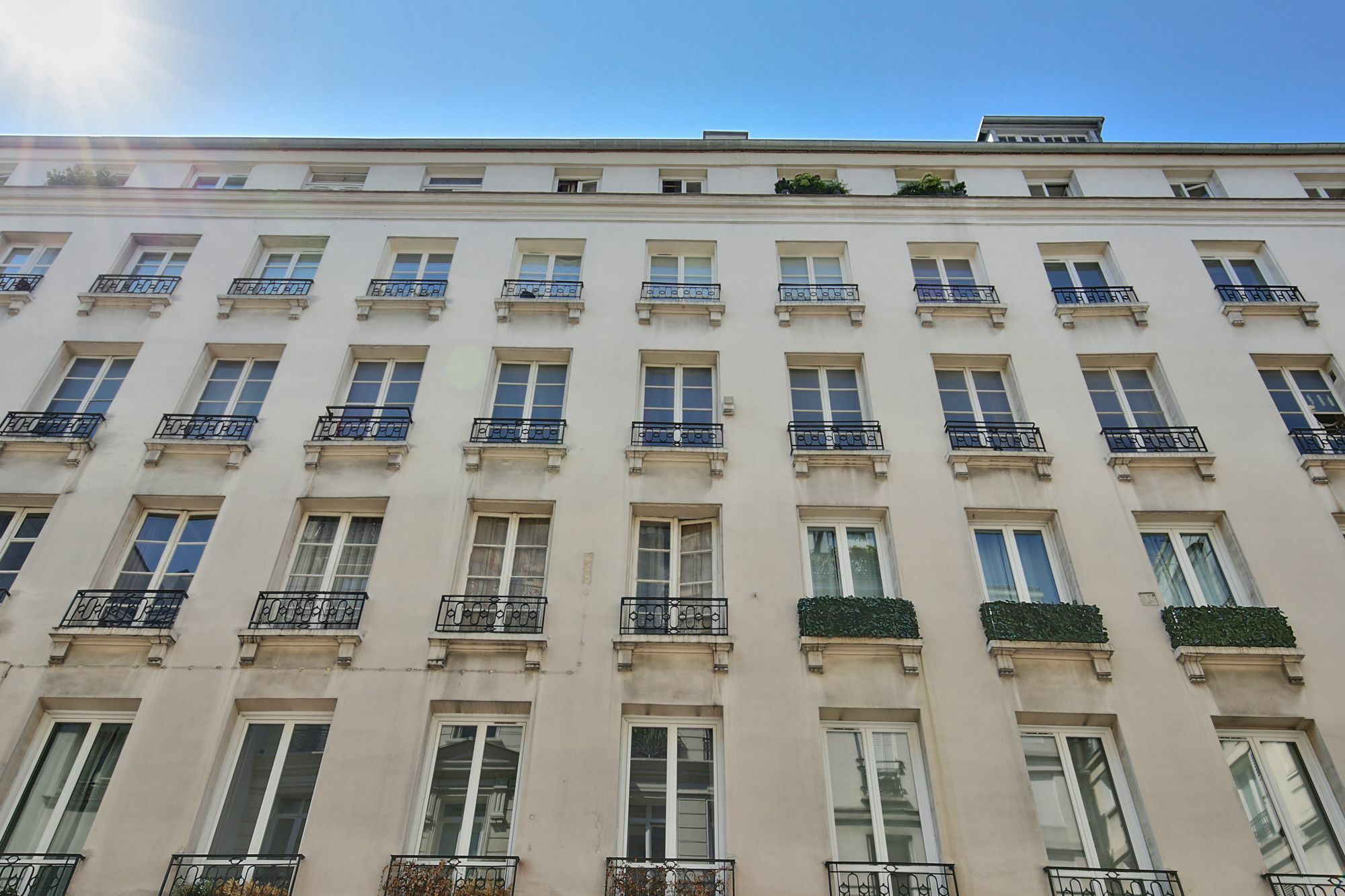 69 - Authentic Parisian * Paris