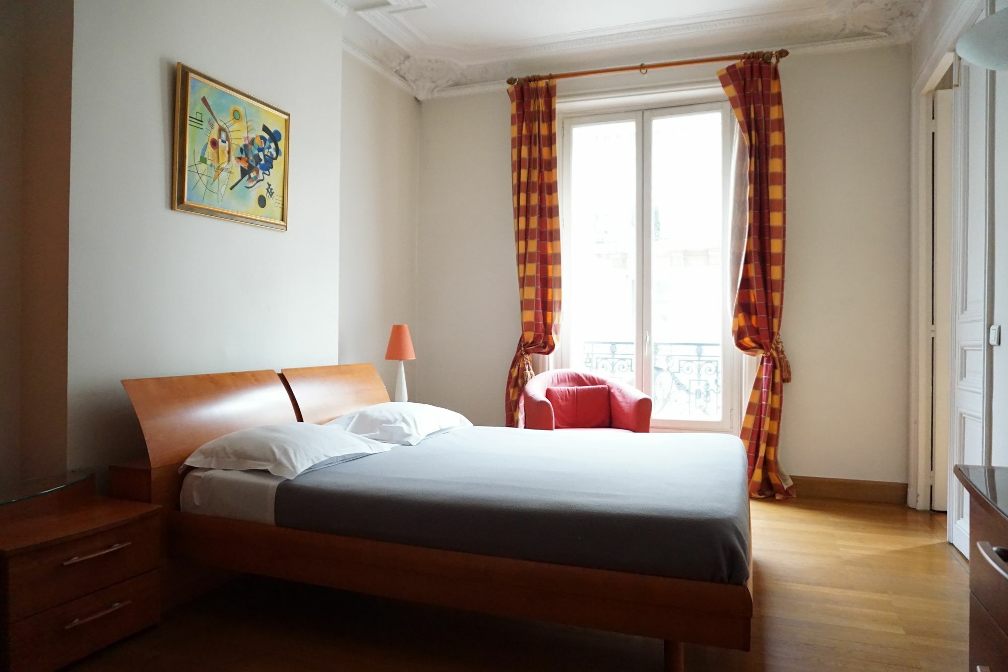 Place Des Etats Unis-5 Pieces-130 M² -paris 16 Apartment