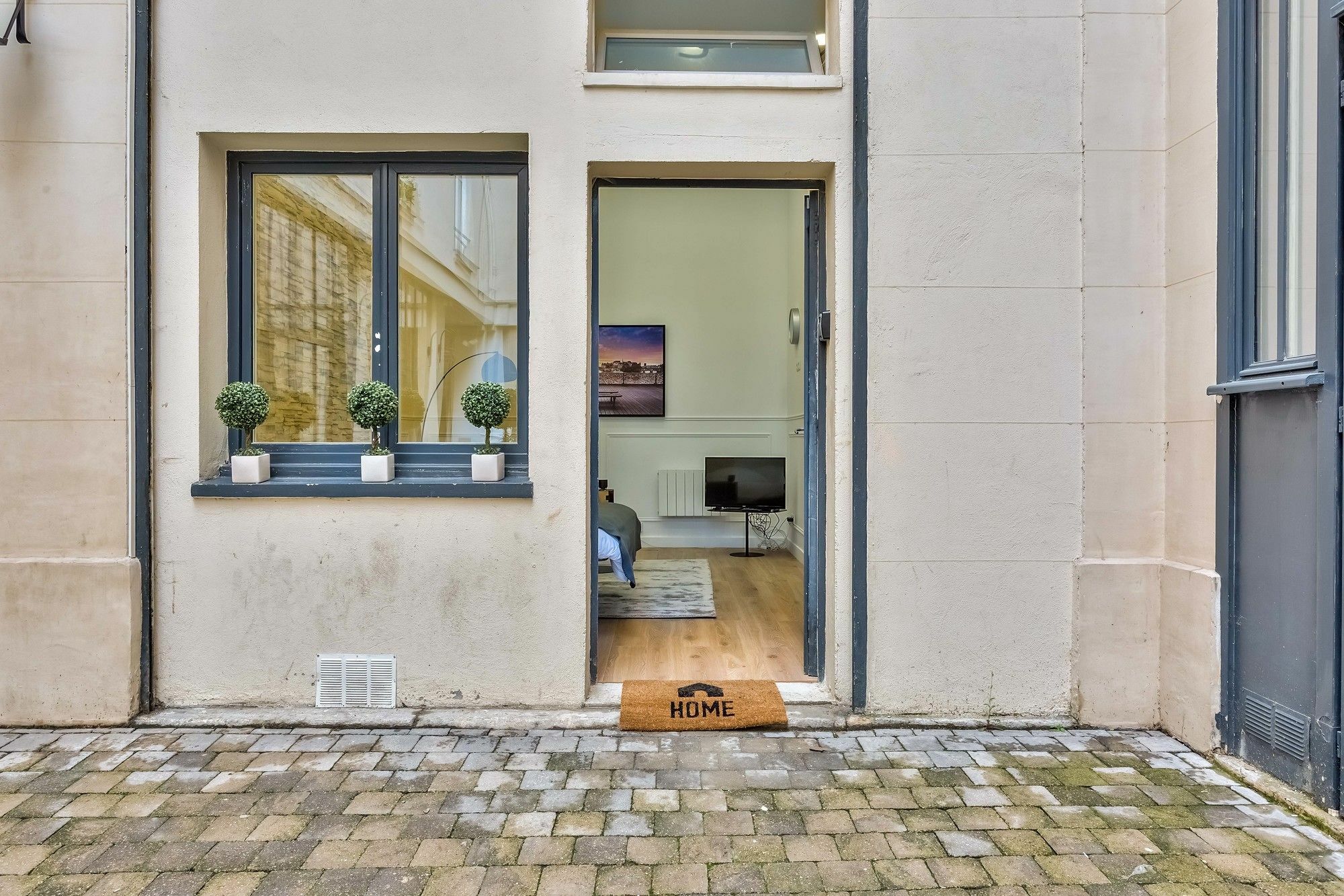 05 - Designed Parisian Flat Apartment *