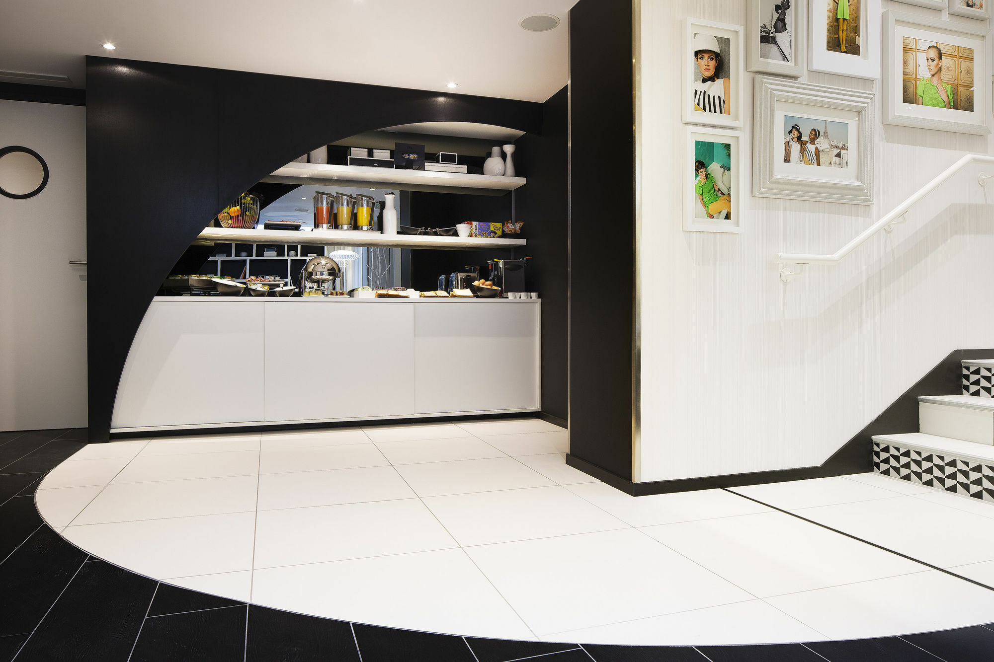 Hotel Ekta Champs Elysees 4*
