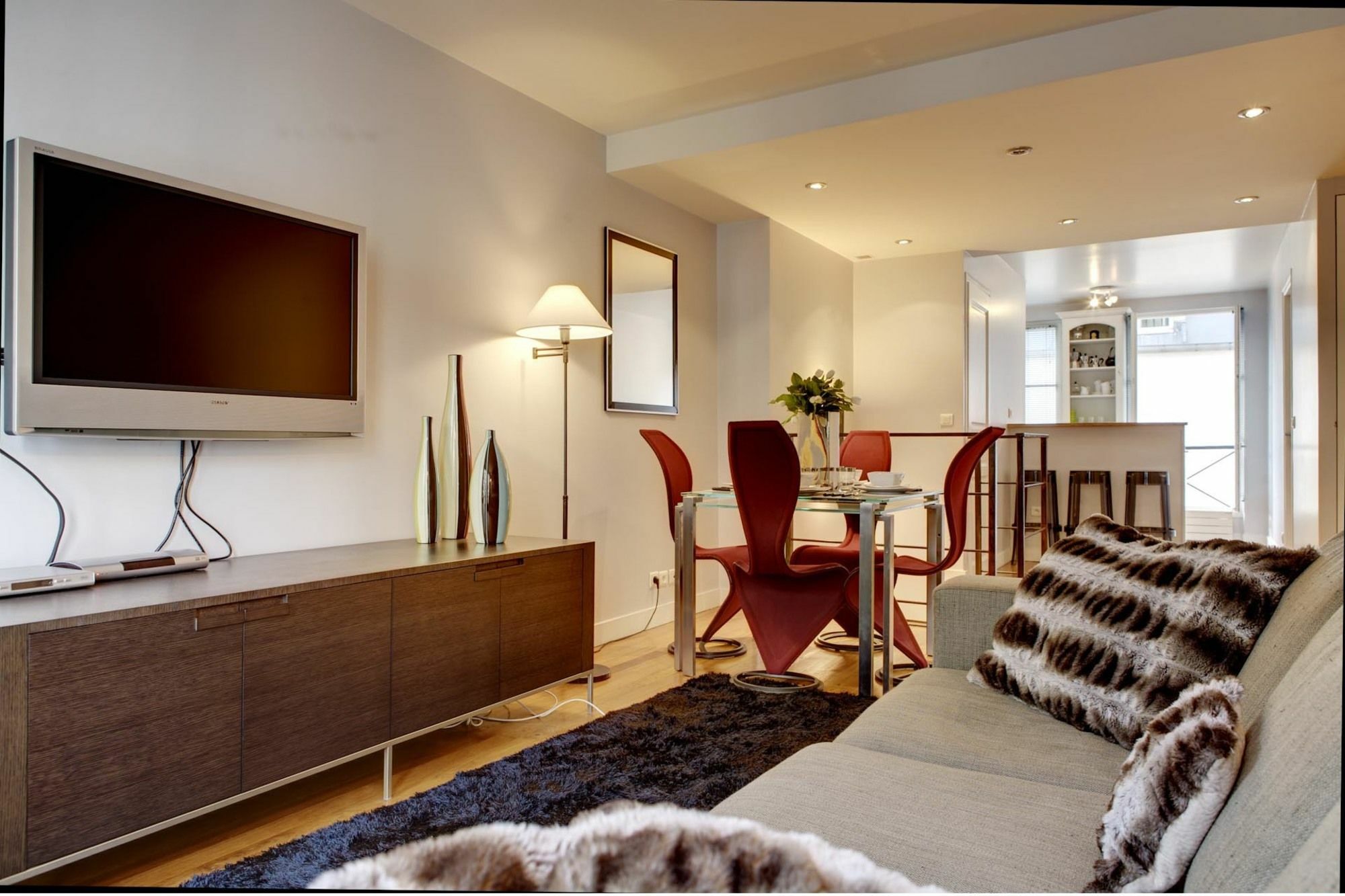 Europea - Montaigne Apartamento
