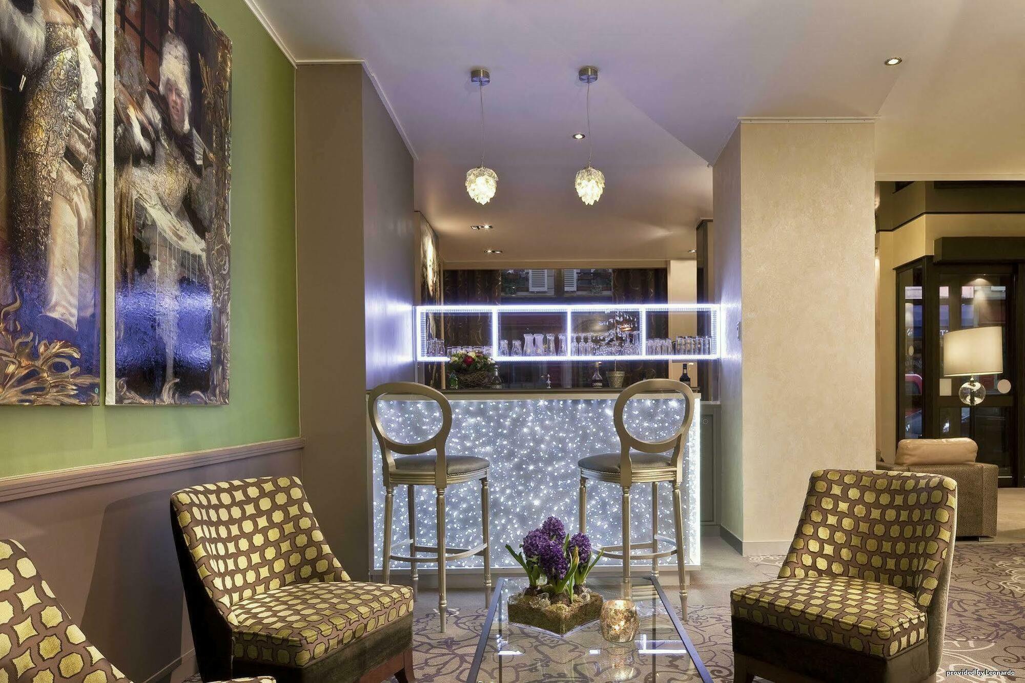 Western Anjou Lafayette Paris