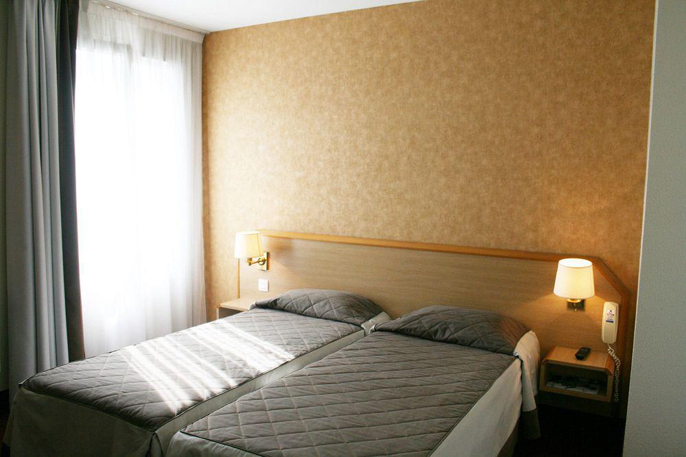 Hotel Best Western Le Montmartre - Saint Pierre 3*