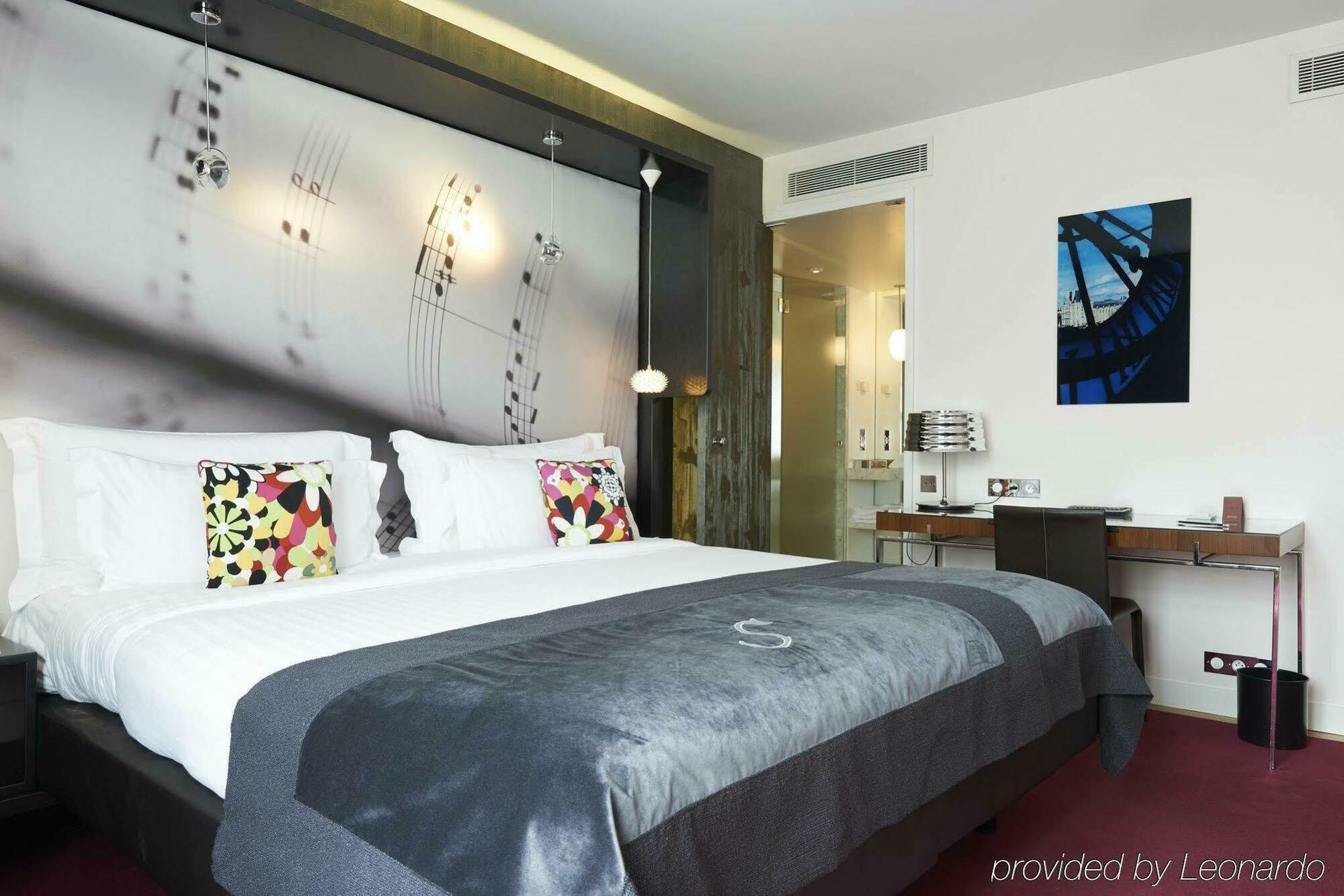 De Sers Champs Elysees Paris