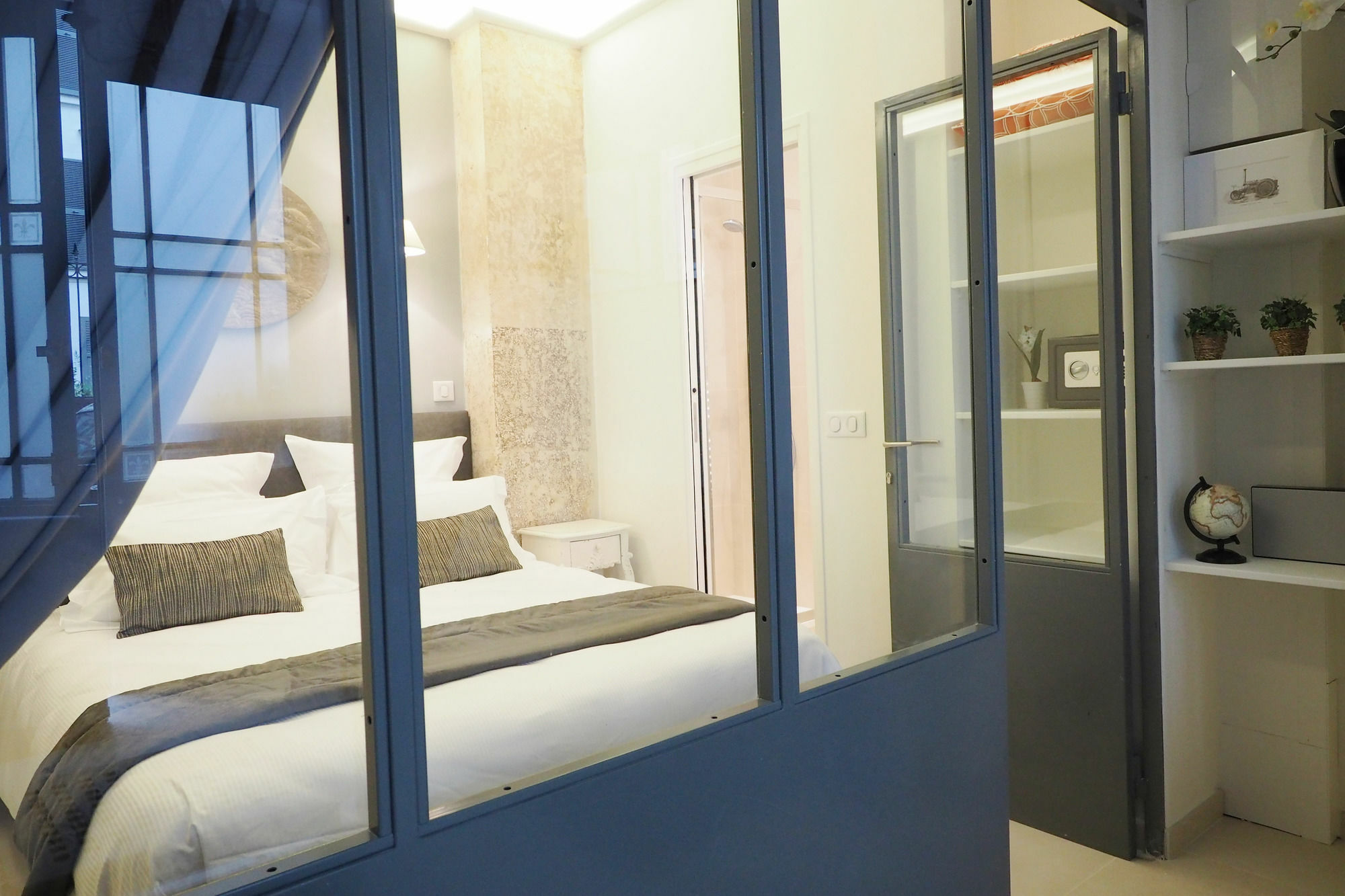 - Saint Germain Apartment Paris