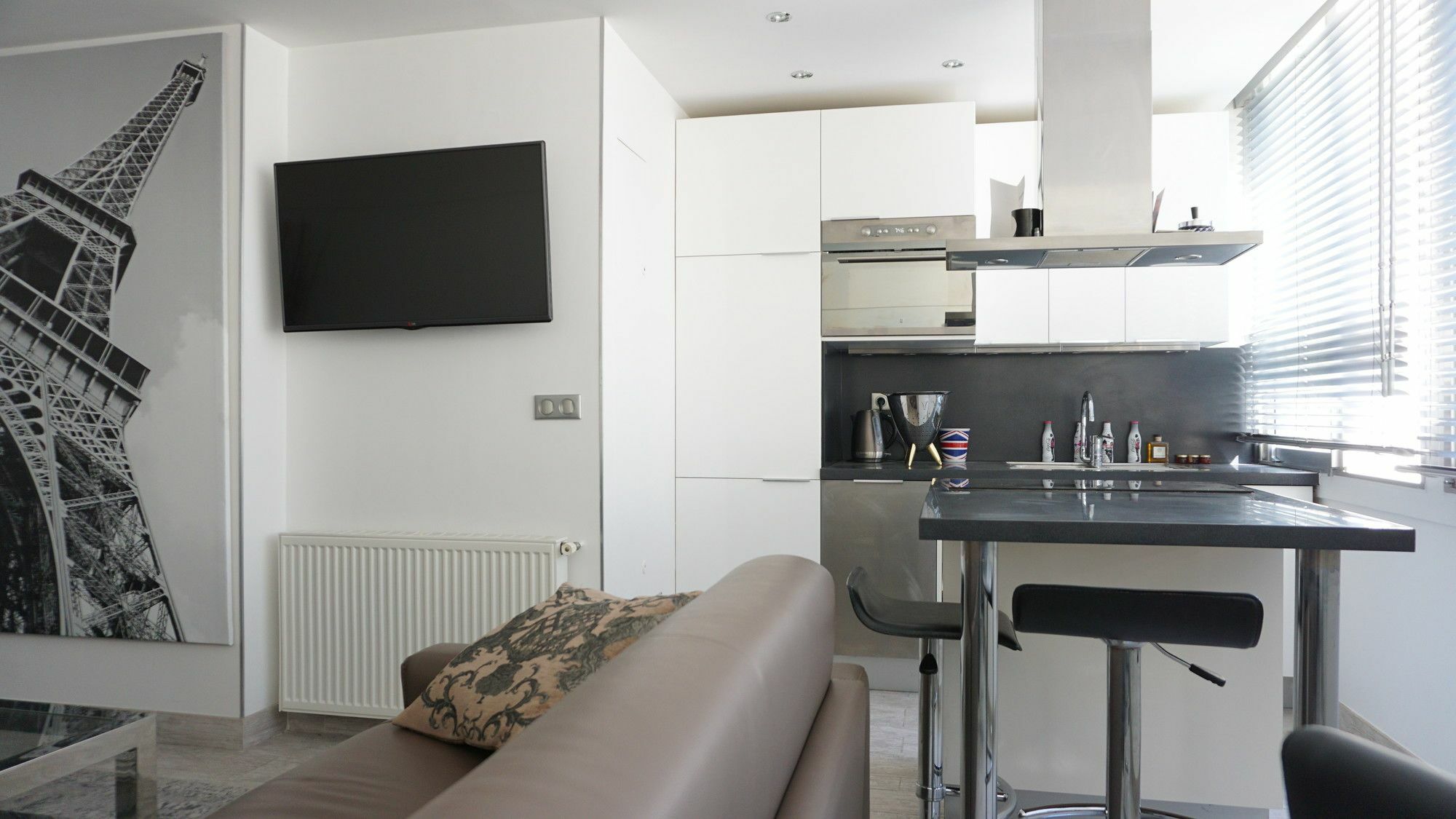 Apartment Faubourg Saint-honore - - 8 Paris