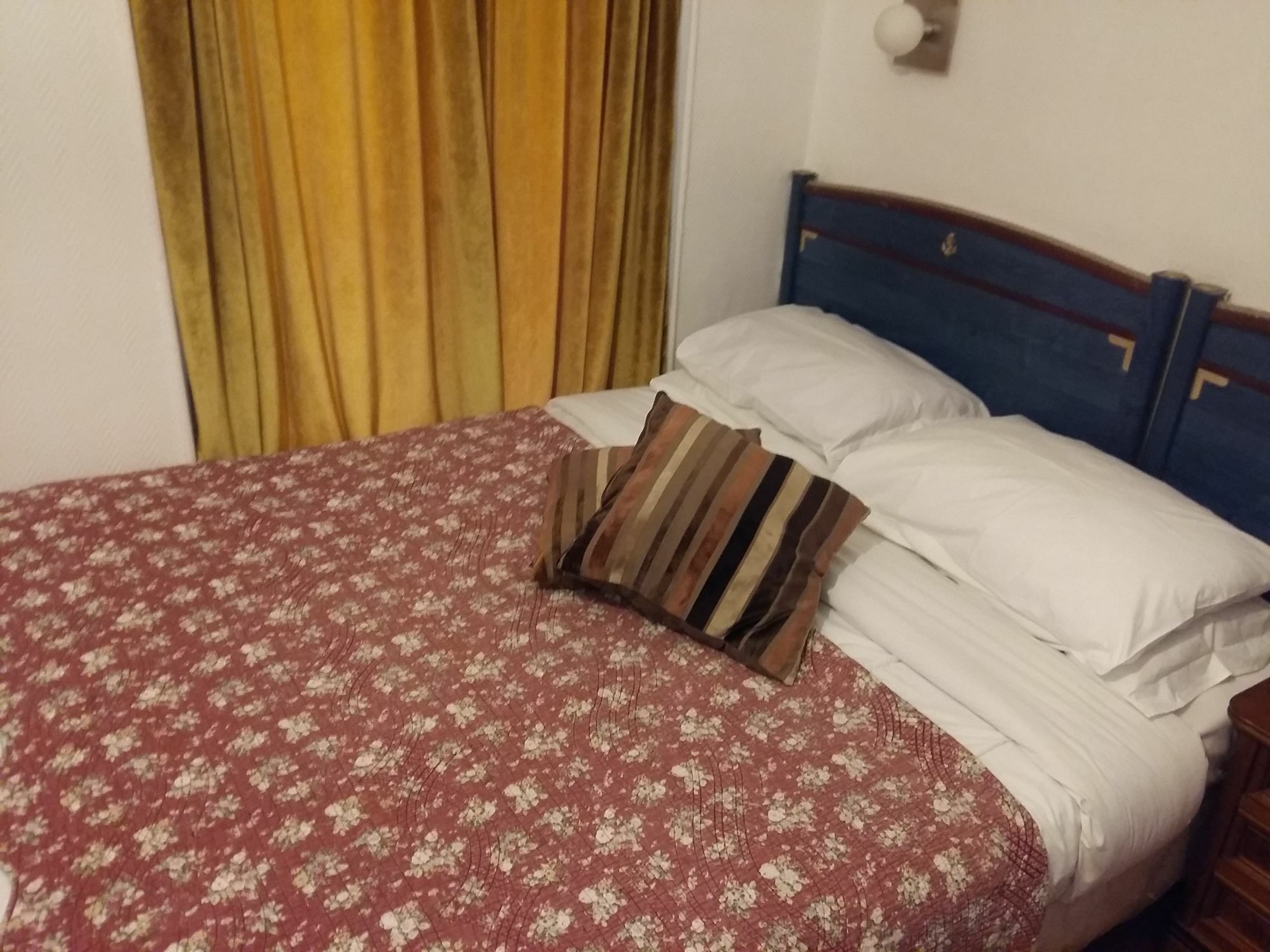 Du Metro Hotel 3*