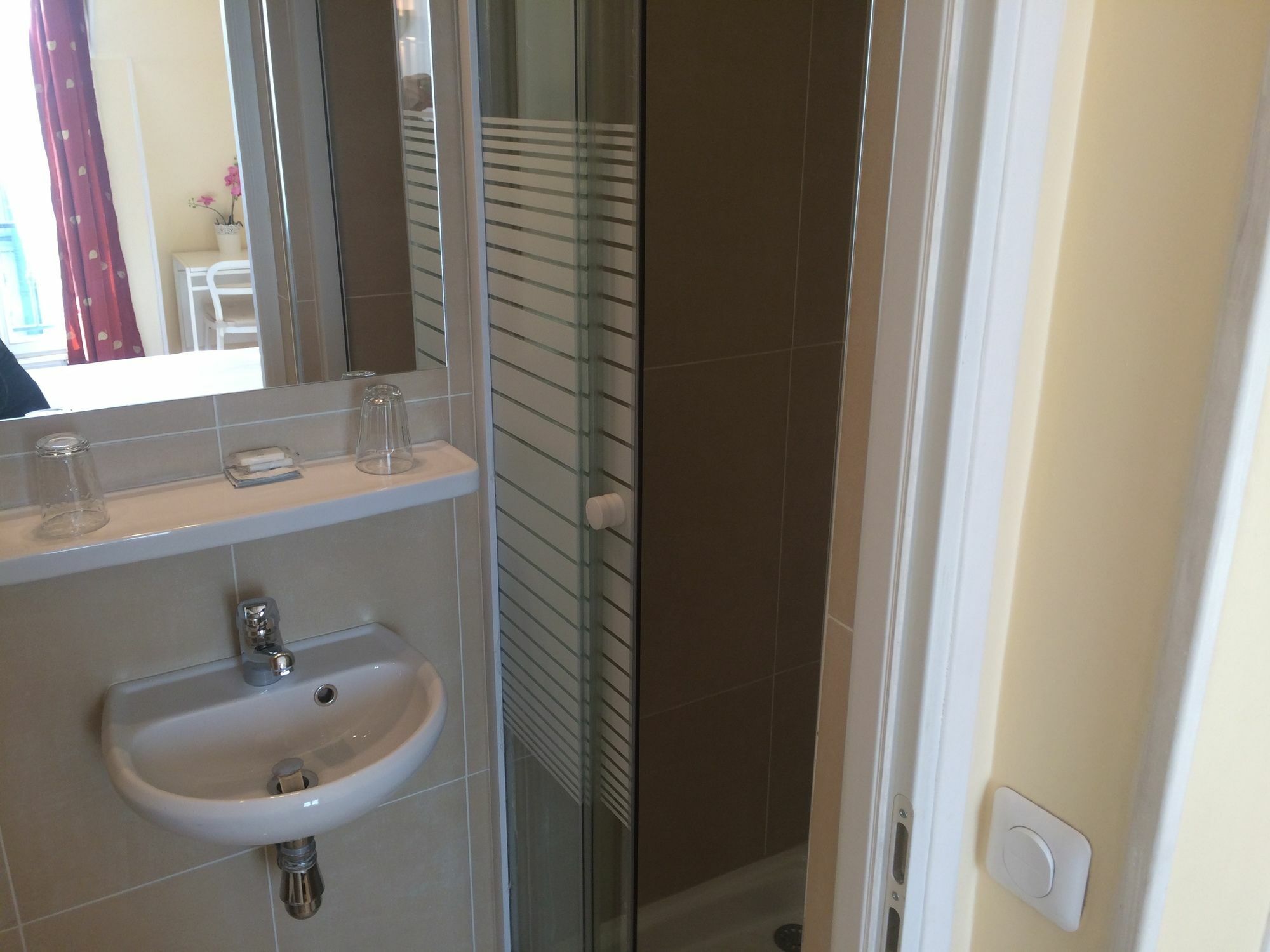 Andre Gill Hotel 2*