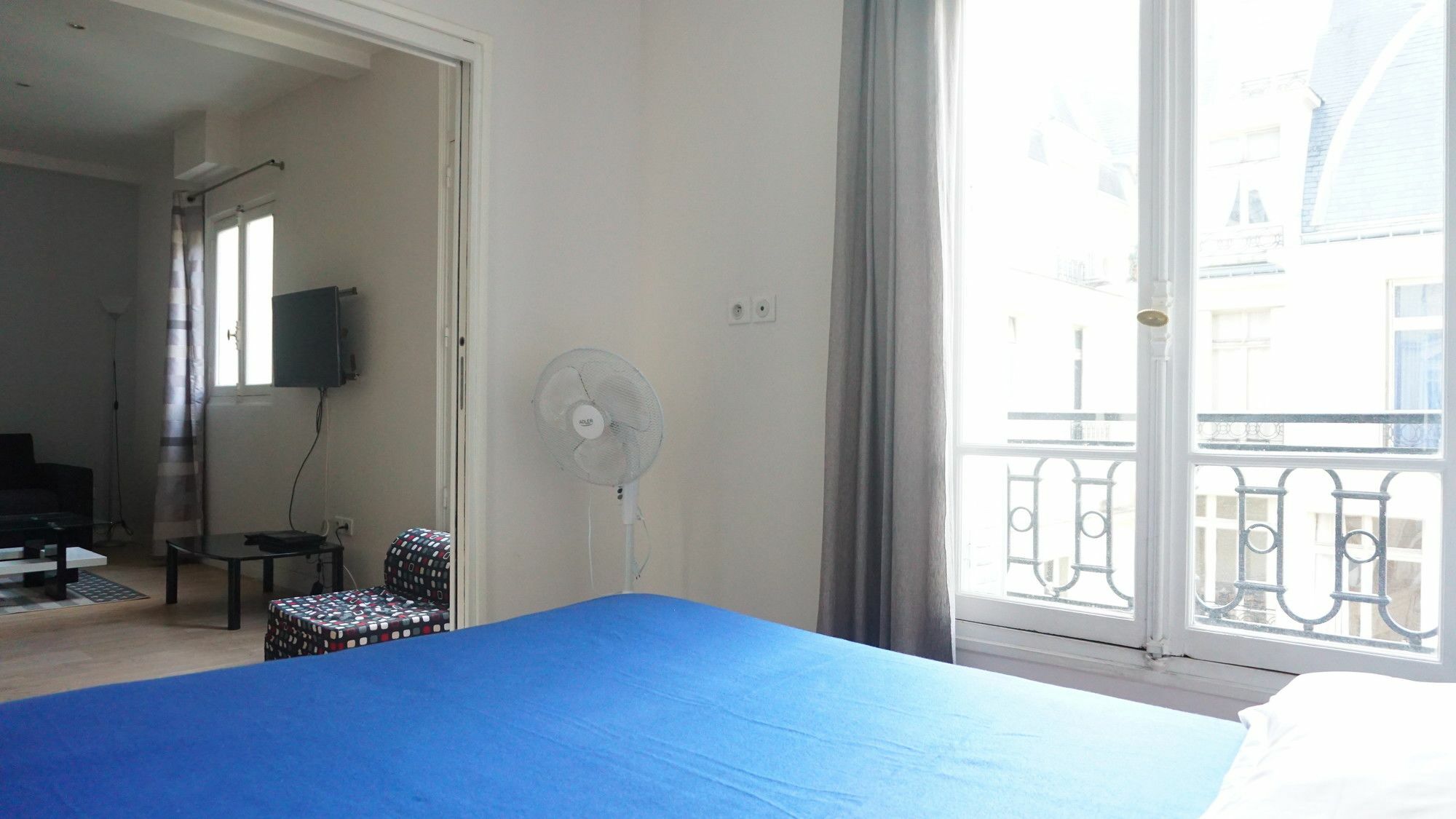 Champs Elysees 2 Pieces 8 * Paris