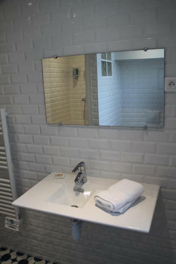 Les Toits De Bed & Breakfast
