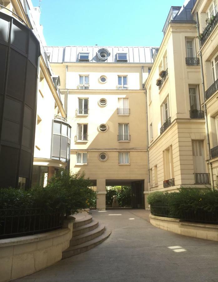 52 Clichy - D'hôtes *
