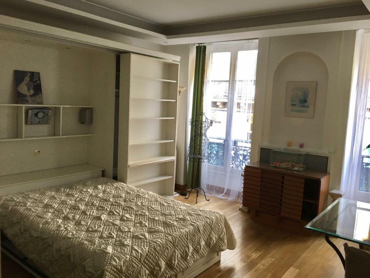 Apartment Eco Champs Elysees Paris