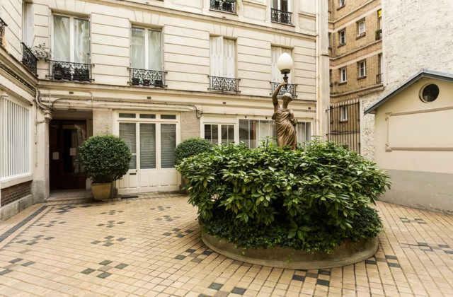 Large & Bright Apartment, Paris, Montmartre-opera, Picturesque Rue Des Martyrs Paris