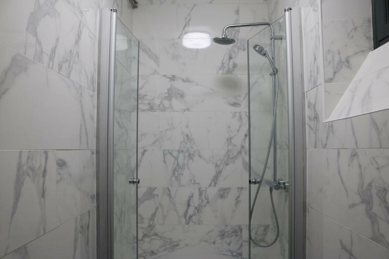 Apartamento Large & Bright Apartment, Paris, Montmartre-opera, Picturesque Rue Des Martyrs *