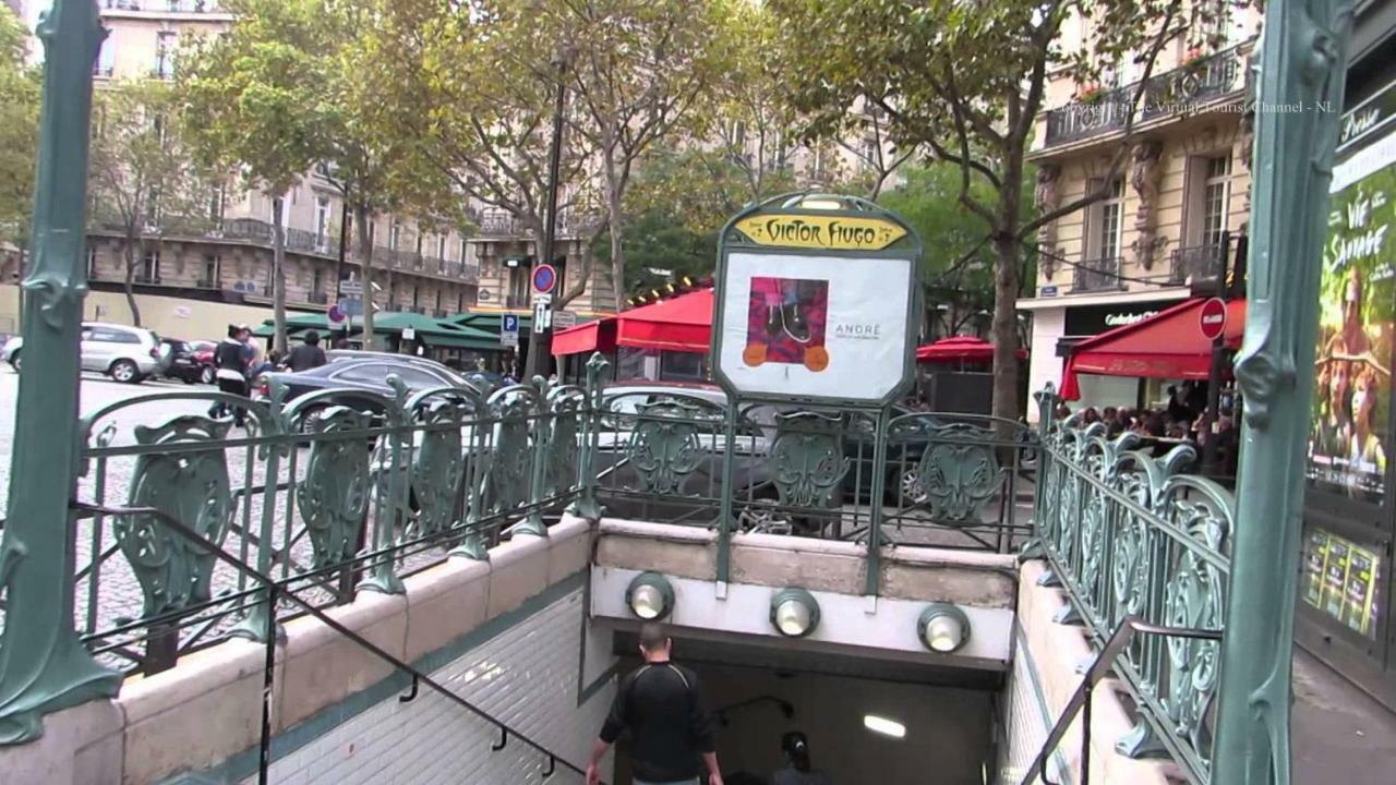 The Charming Trocadero Eiffel Tower Couette-café
