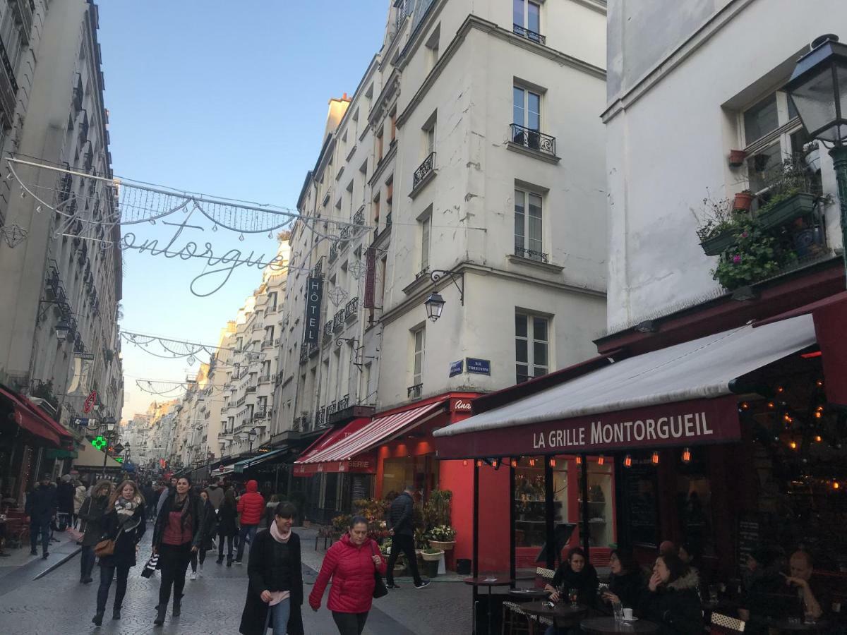 Apartment Quartier Montorgueil, Voie Pietonne, Dans Un Immeuble Du Xveme *