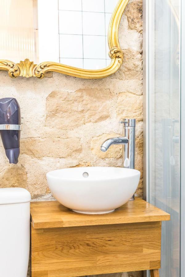 Attractive 25 M2 In A District * Paris