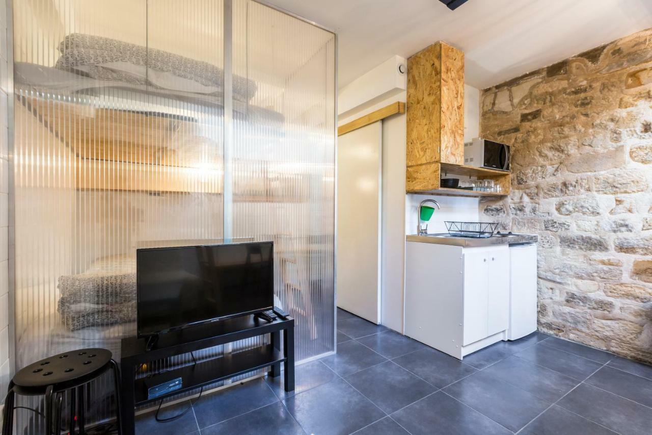 Attractive 25 M2 In A District * Paris
