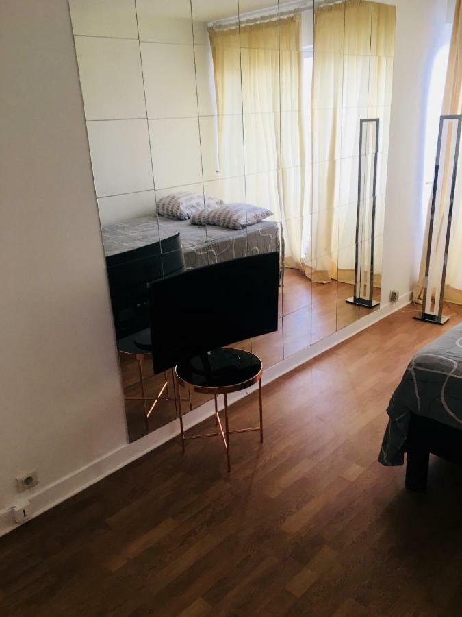Rue De La Pompe Apartment