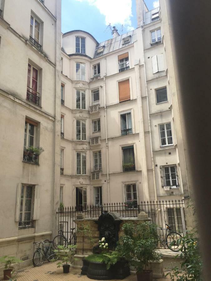 Sur Cour * Paris