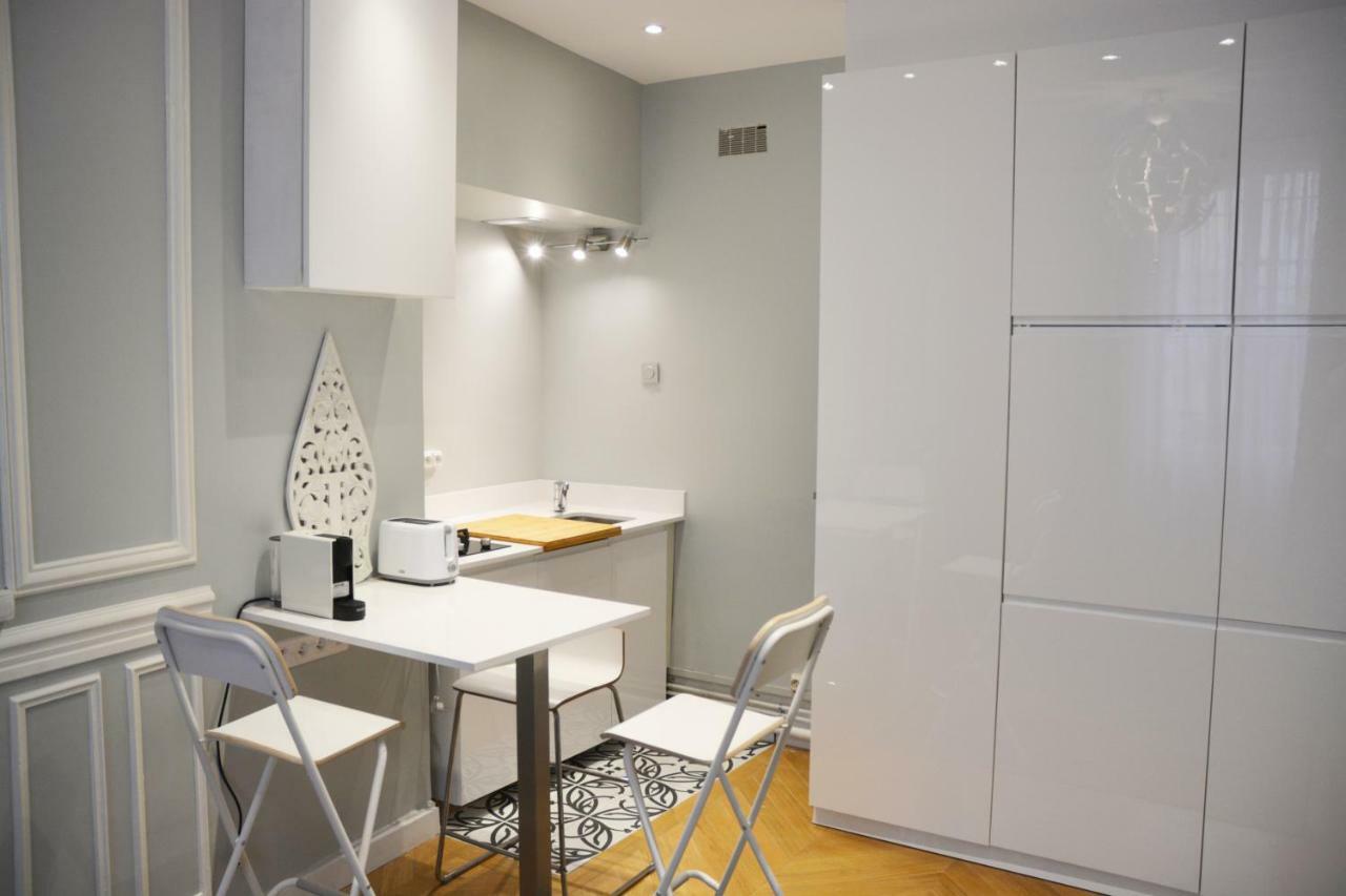 Sur Cour Apartment Paris