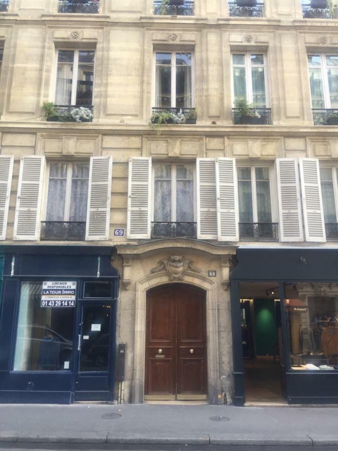 Sur Cour Apartment Paris