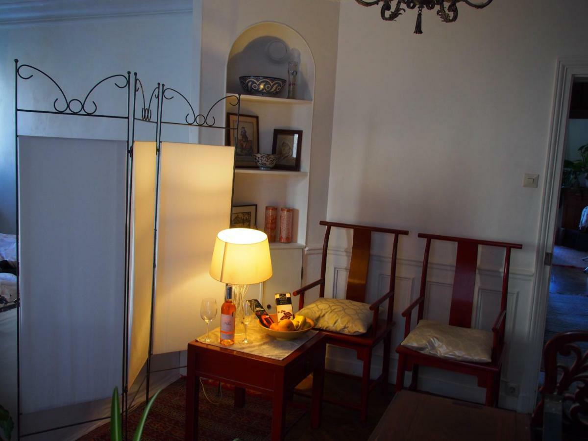 Very Large Private With Own Bathroom, In Montmartre Homestay *