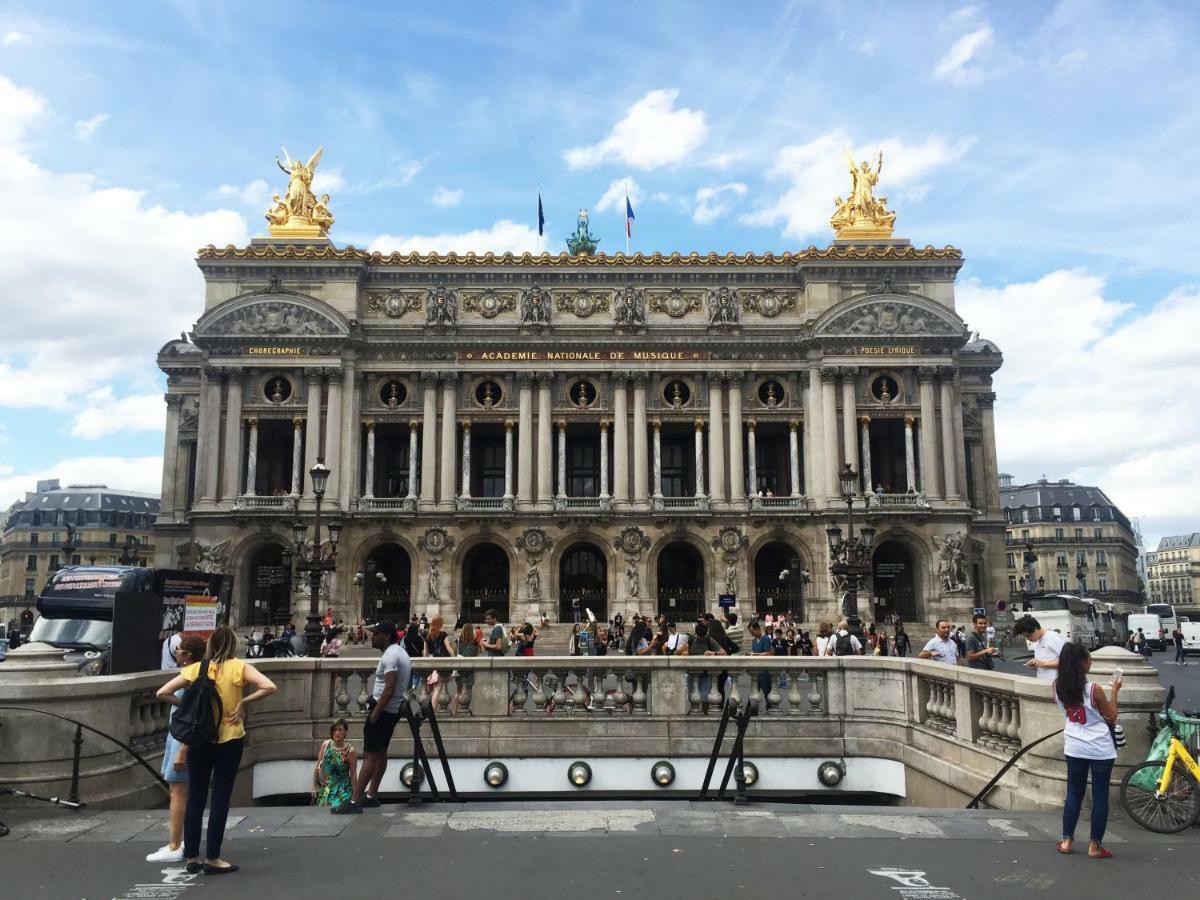Sur Cour * Paris