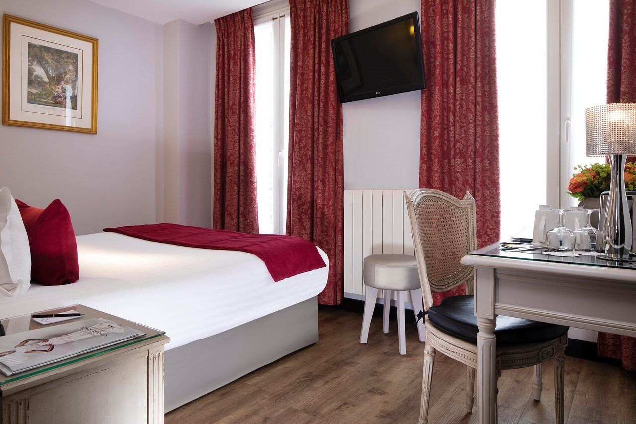 Hotel Plaza Elysées