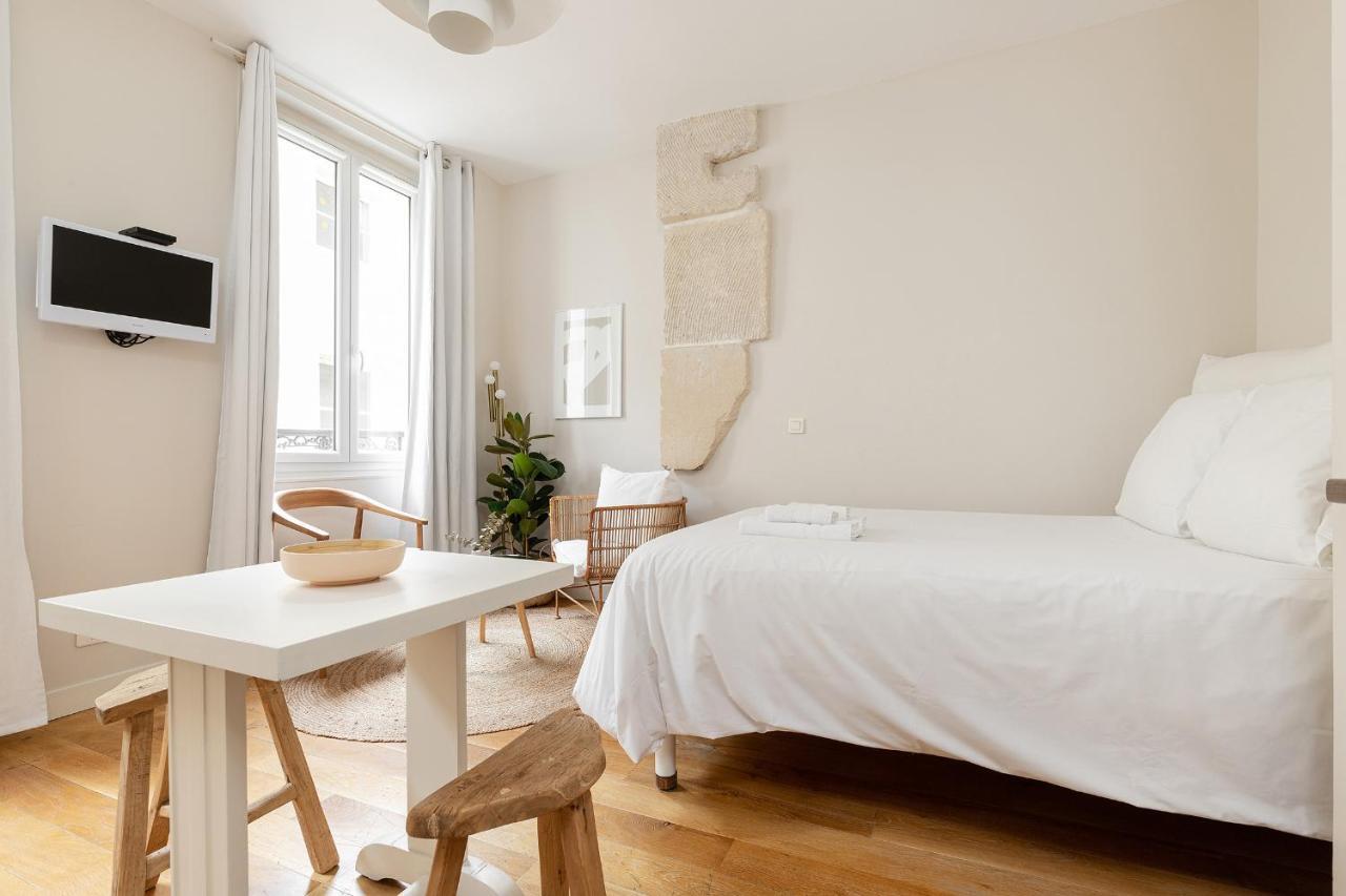 Orange Apartment Paris
