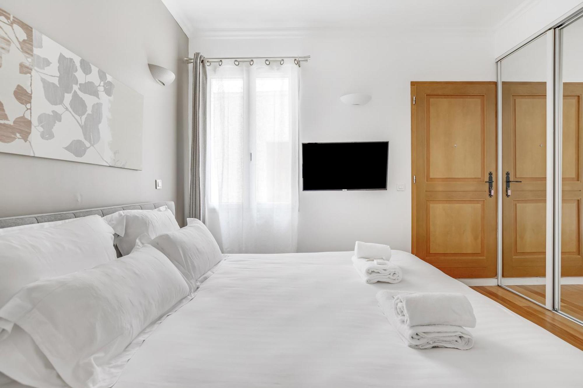 Pick A Flat's In Batignolles - Rue Biot Apartment *