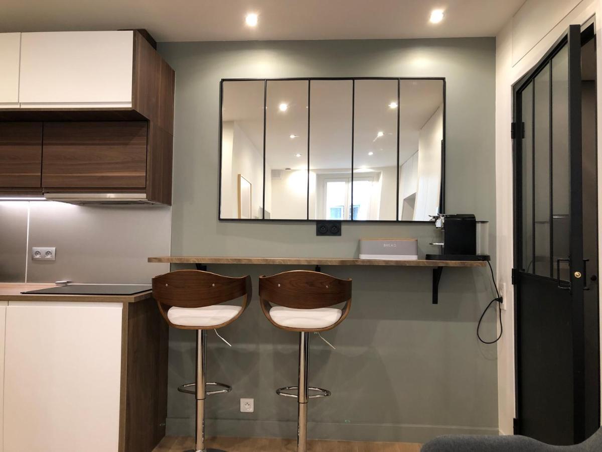 Design Proche Champs-elysees Apartment