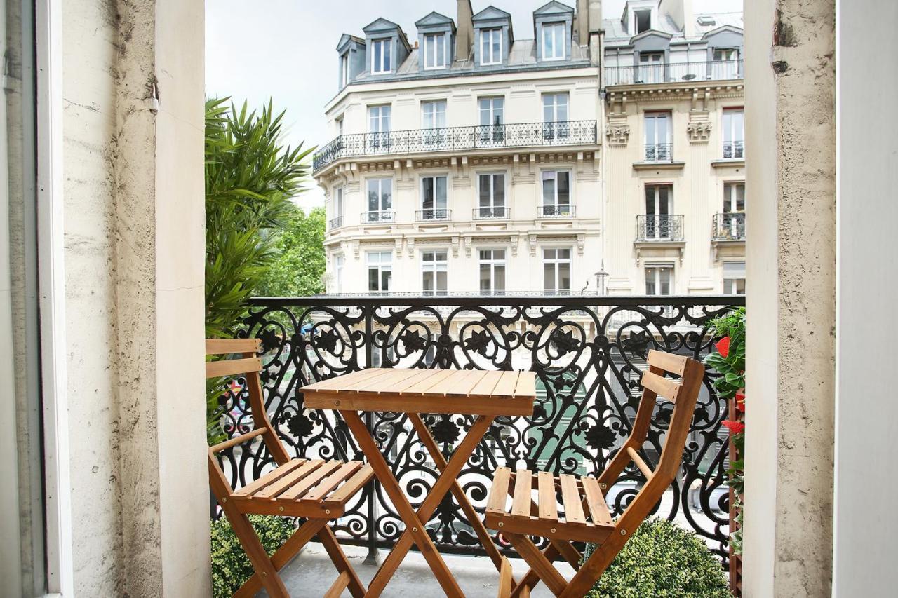 Apartment Center Of By Prestige Paris