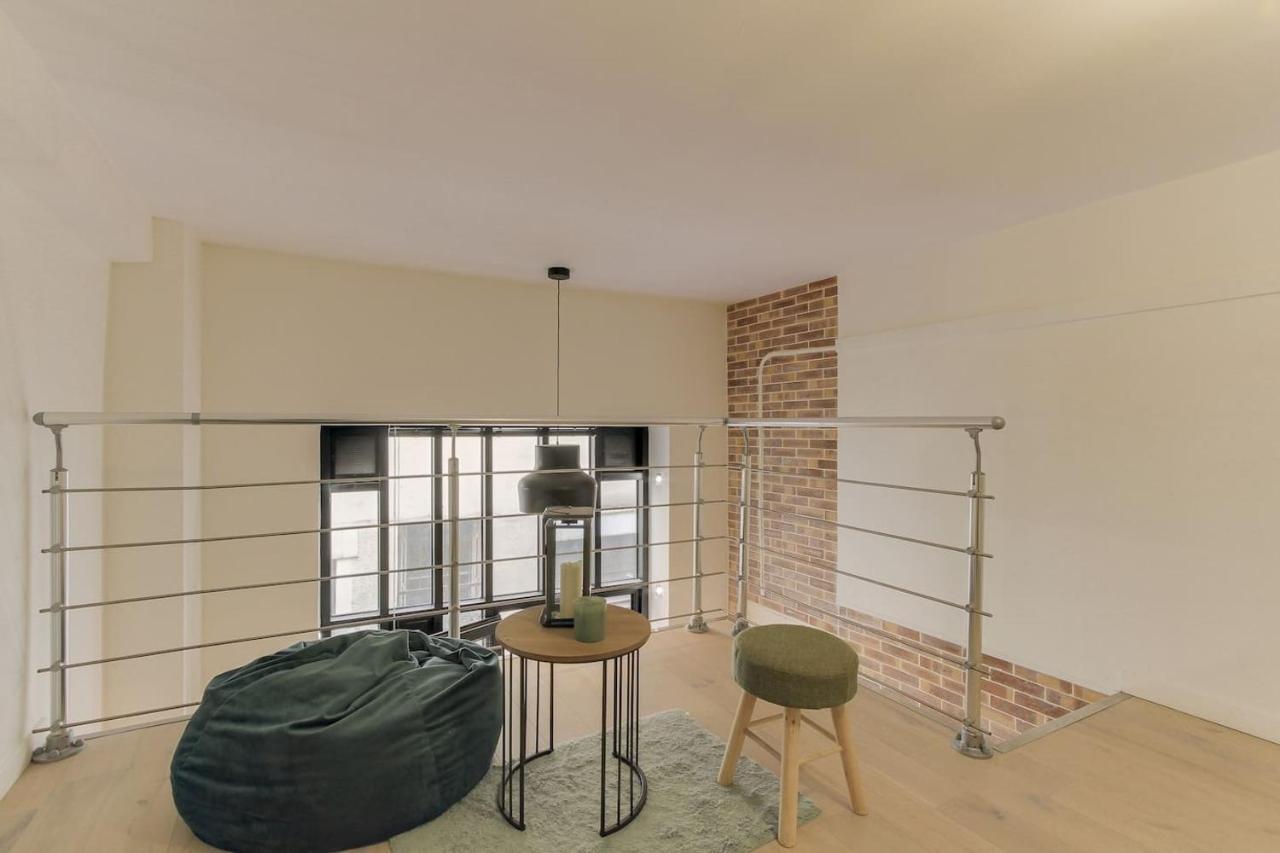 Loft Design For 4 People In Heart Of Apartment *