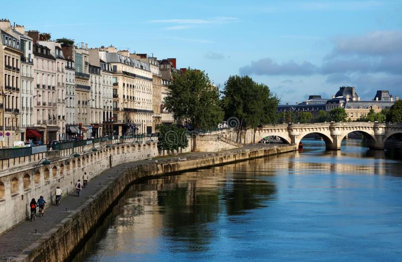 Appartement Daumier - New 2 Bdrs Flat Near La Seine Paris