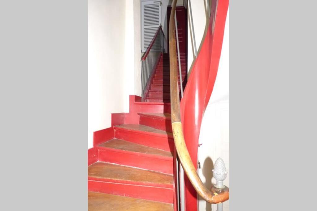 Typical Marais 3 Bedroom - Beaubourg Apartment *