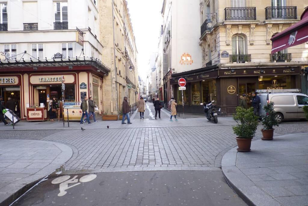 Apartment Typical Marais 3 Bedroom - Beaubourg Paris