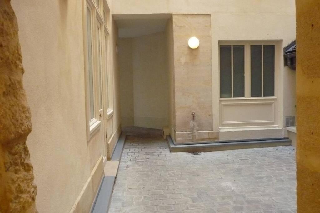 Typical Marais 3 Bedroom - Beaubourg Apartment *