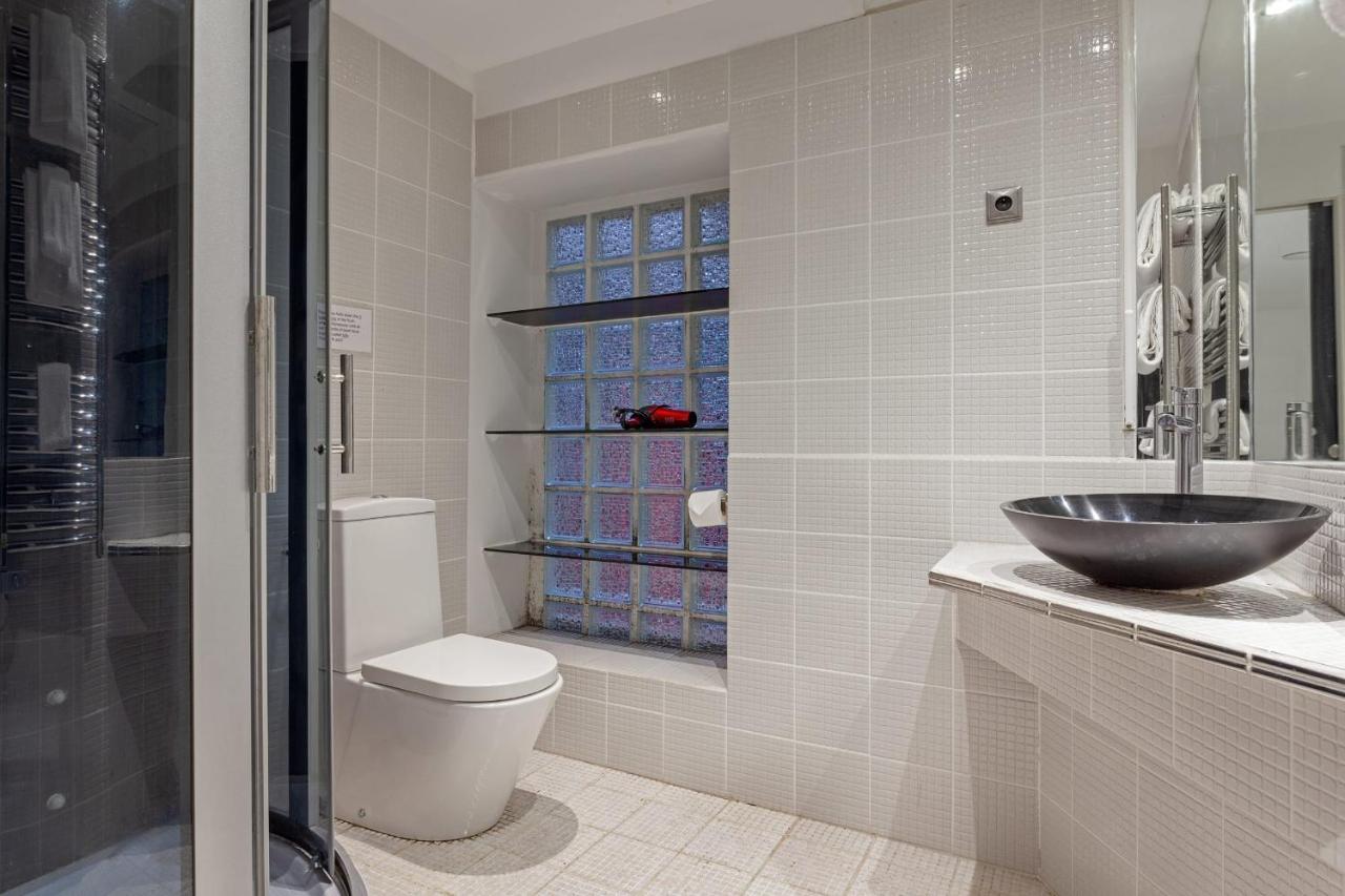 Bright 2 Bedroom In Paris
