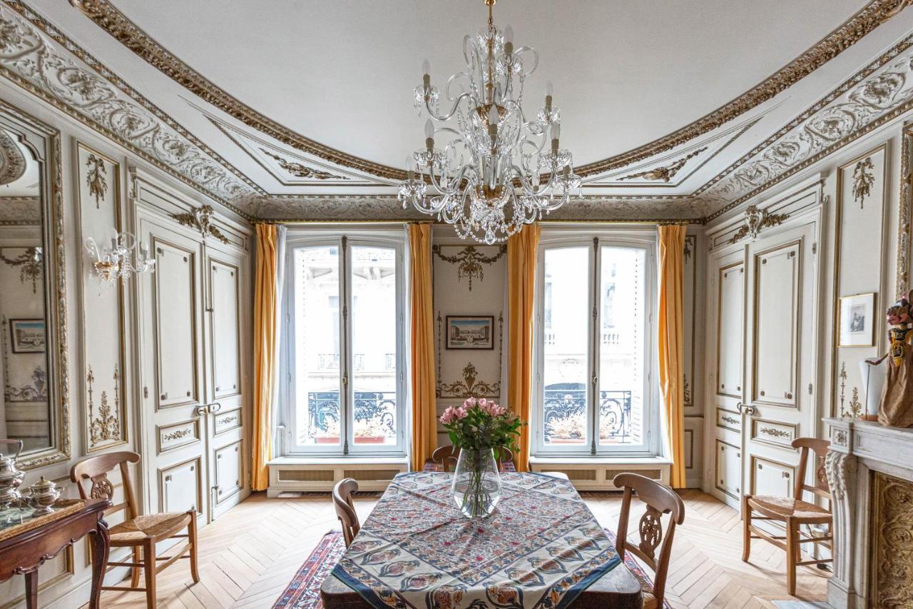 Veeve - Classical Features In The 9th Apartment Paris
