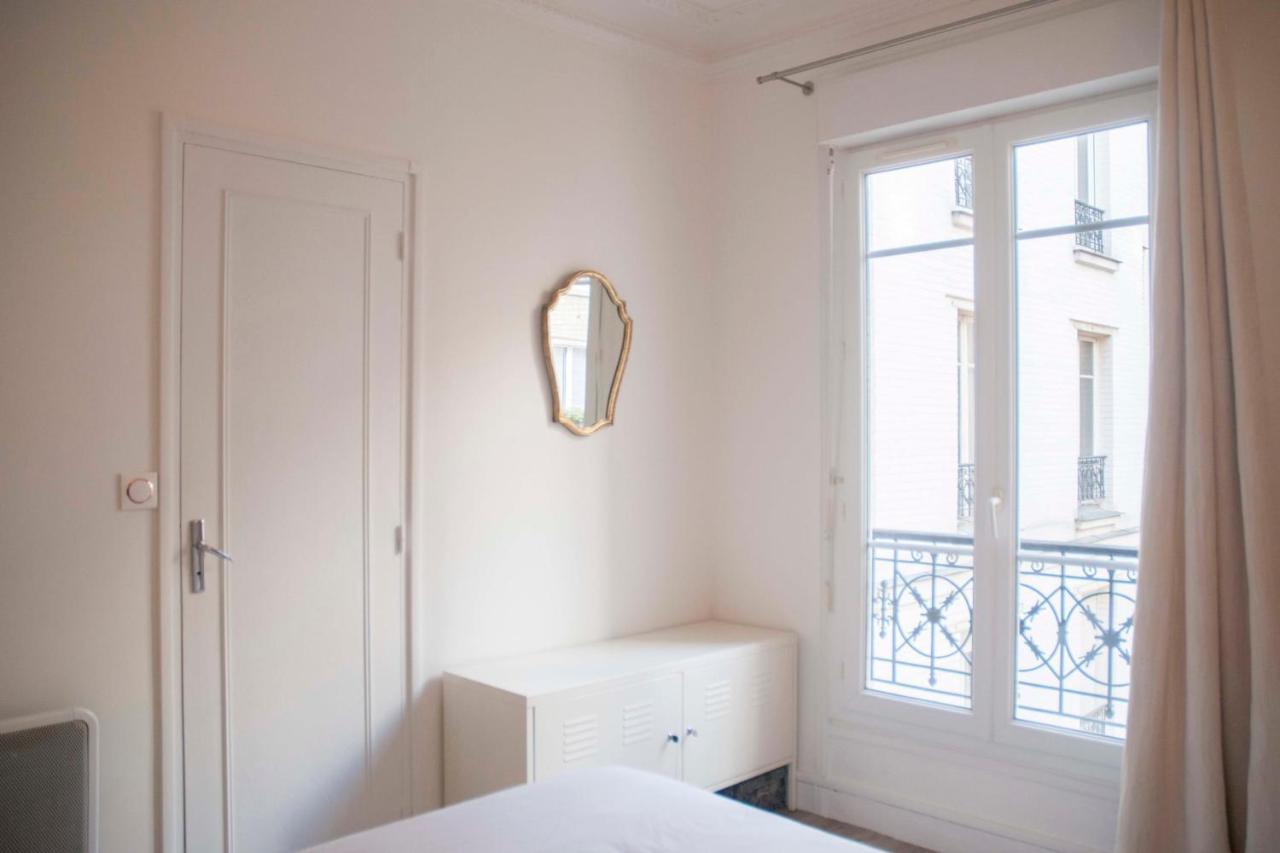 Apartment Cosy Apt Near Parc De La *