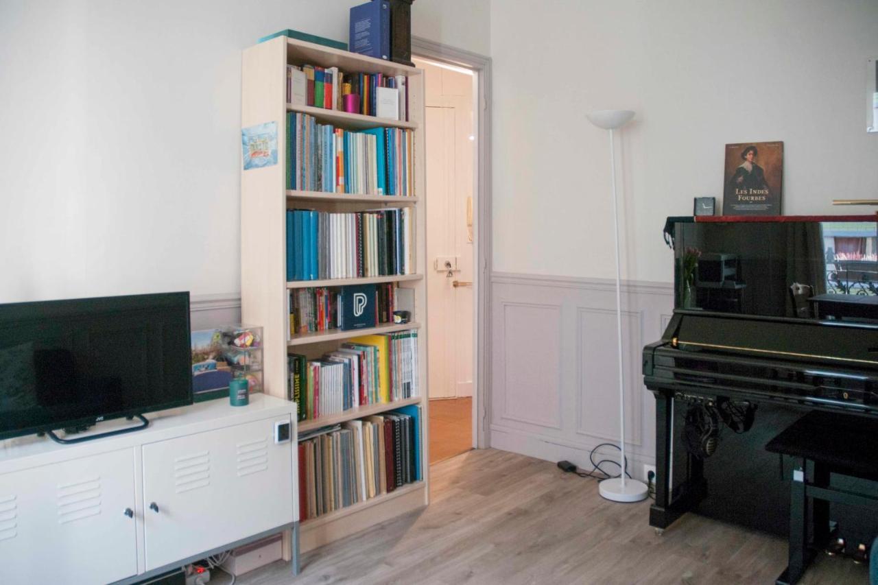 Apartment Cosy Apt Near Parc De La *