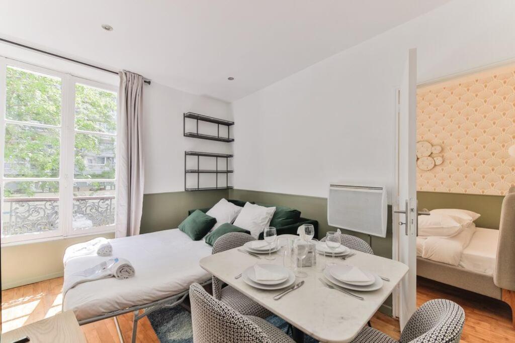 Independant Flat Pro Canal St Martin&train Station Apartment Paris